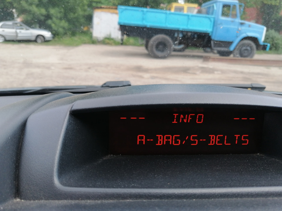 Що сталося з подушками? 1