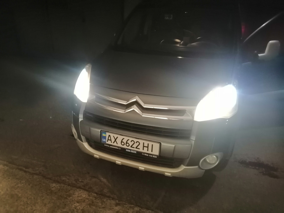 Заміна ламп головного світла 3