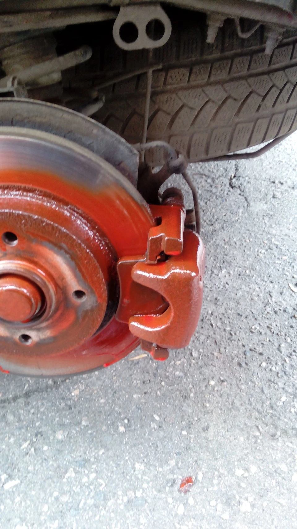 пофарбував супорта!