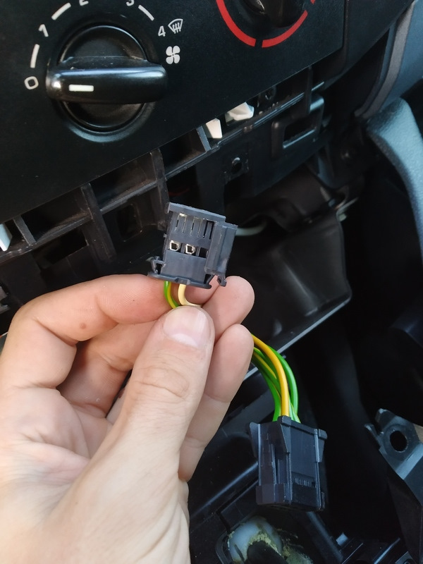 USB зарядка в бардачок 3