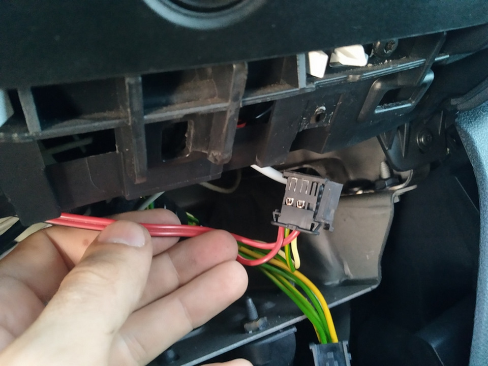 USB зарядка в бардачок 4
