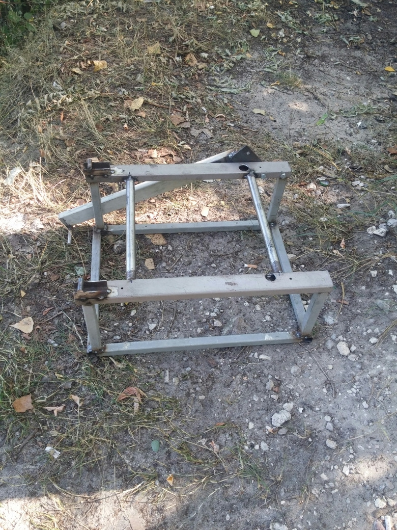 Підставка під сидіння 2