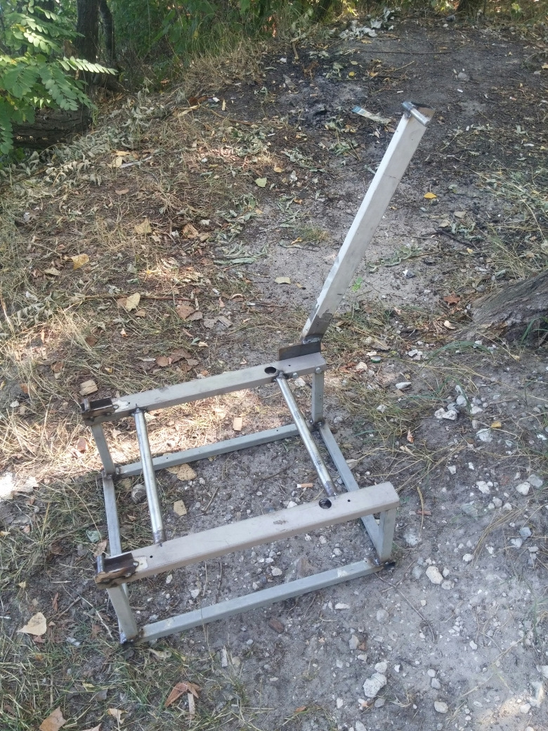 Підставка під сидіння 3