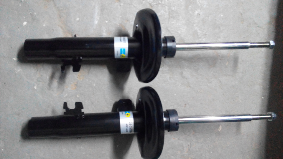 Заміна передніх амортизаторів Bilstein 1