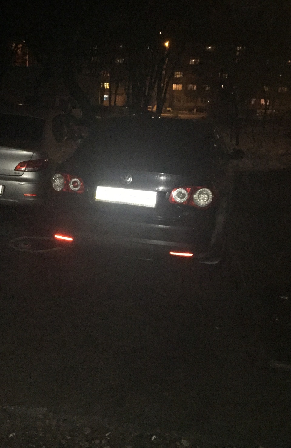 парковані у дворі 3