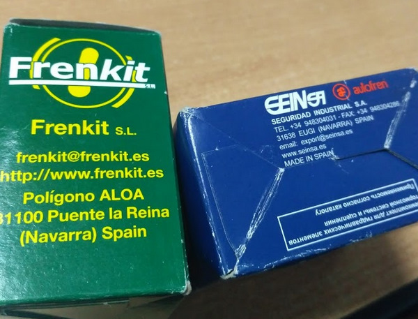 Порівняння напрямних супортів від autofren (D7034C) та Frenkit (8110004) 2