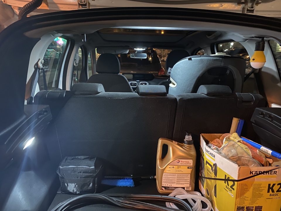 Citroen C3 Picasso заміна лампочок у салоні автомобіля 5