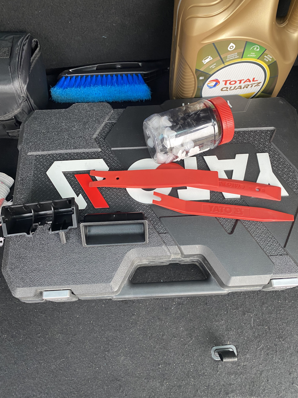 Заміна ручки багажника Citroen C3 Picasso 2