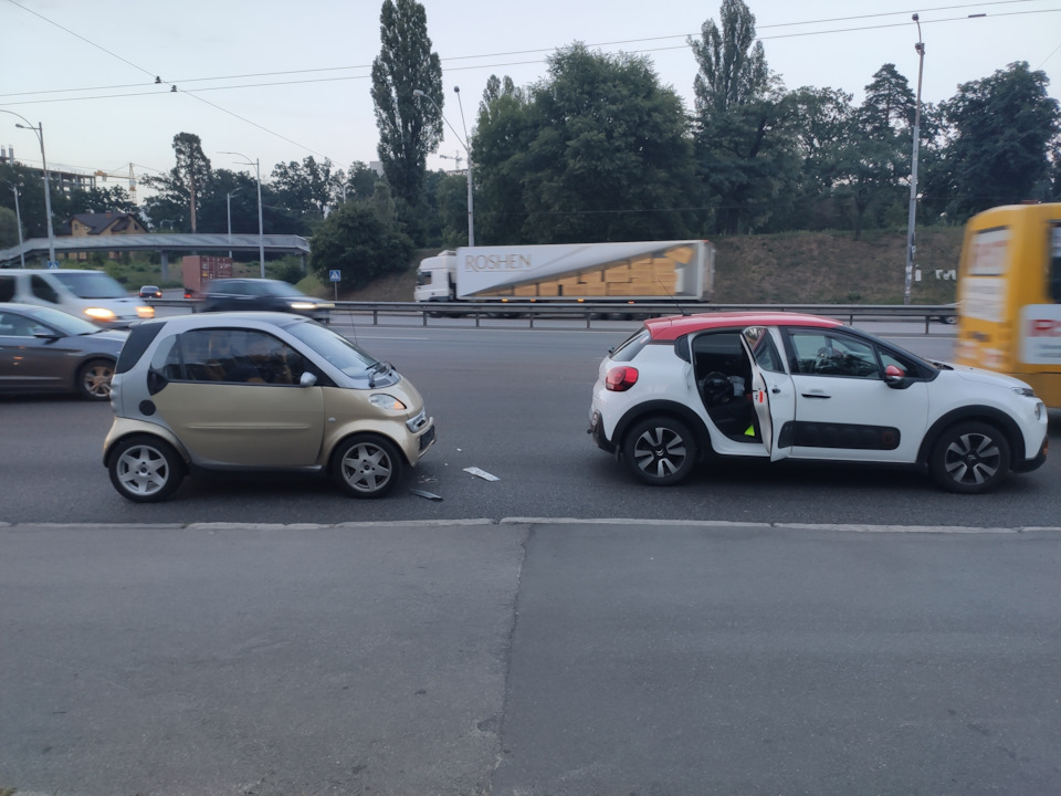 Знову прилетіло 1