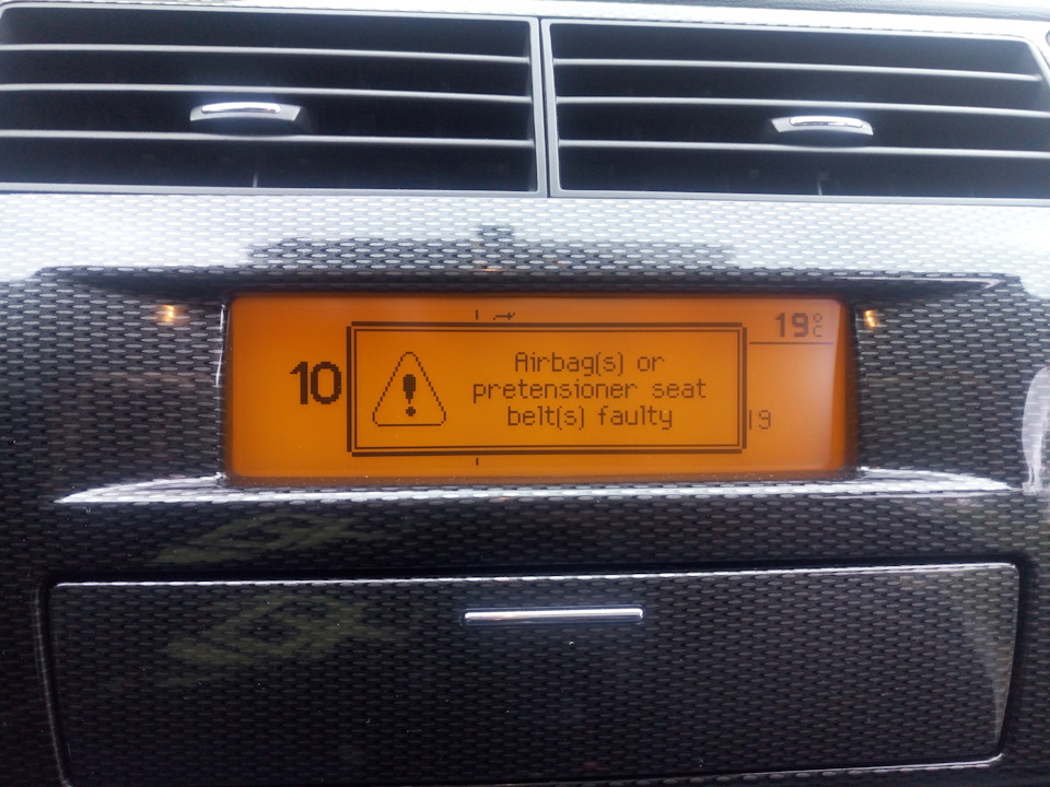 Airbag(s) or pretensioner seat belt(s) faulity 1