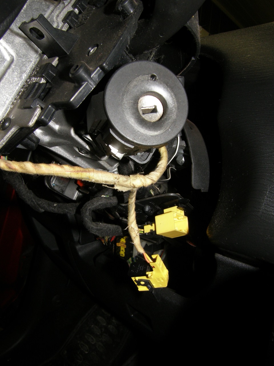 ч.14 знімаємо кермо + ущільнювачі на обмежувачі дверей 5