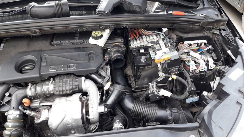Заміна акумулятора Citroen c4 b7 1