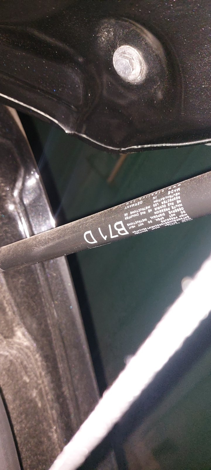 Заміна амортизаторів багажника C4 B7 2