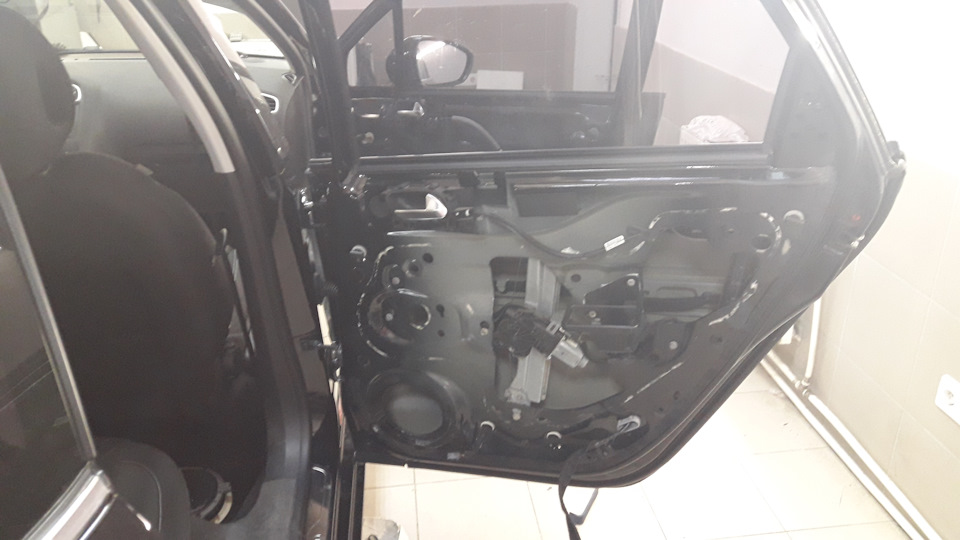Заміна колонок у штатні місця citroen c4 b7 3