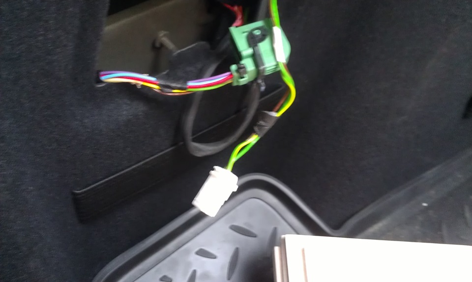 Встановлення ліхтаря та розетки на 12В 5
