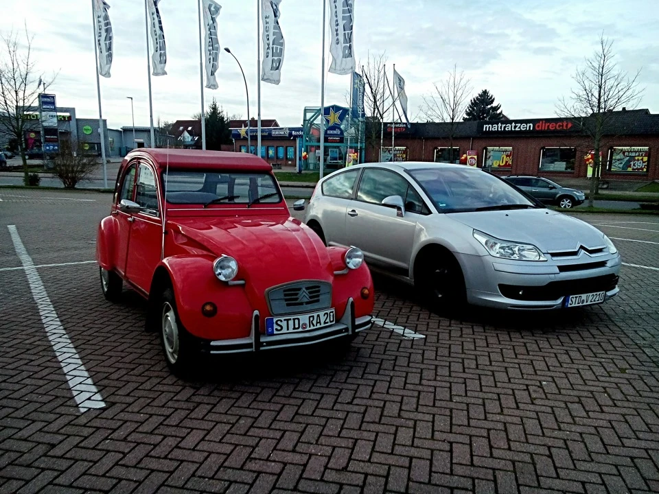 Зустріч дідуся з онуком або 2CV vs C4