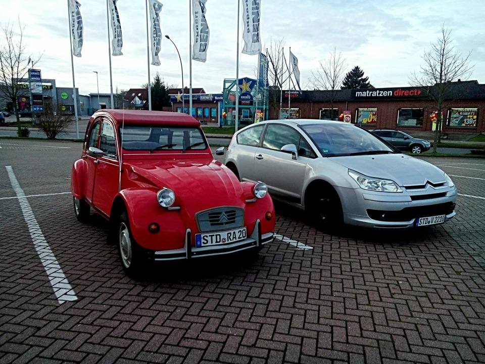 Зустріч дідуся з онуком або 2CV vs C4 1