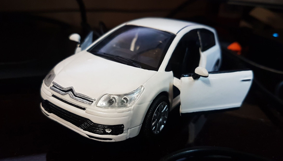 Маленький Citroen C4 2