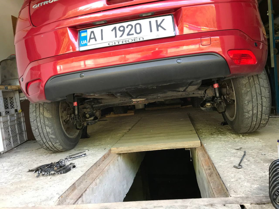 Eibach Pro Kit в підвіску, вихлопне кільце, лівий сальник приводу 5