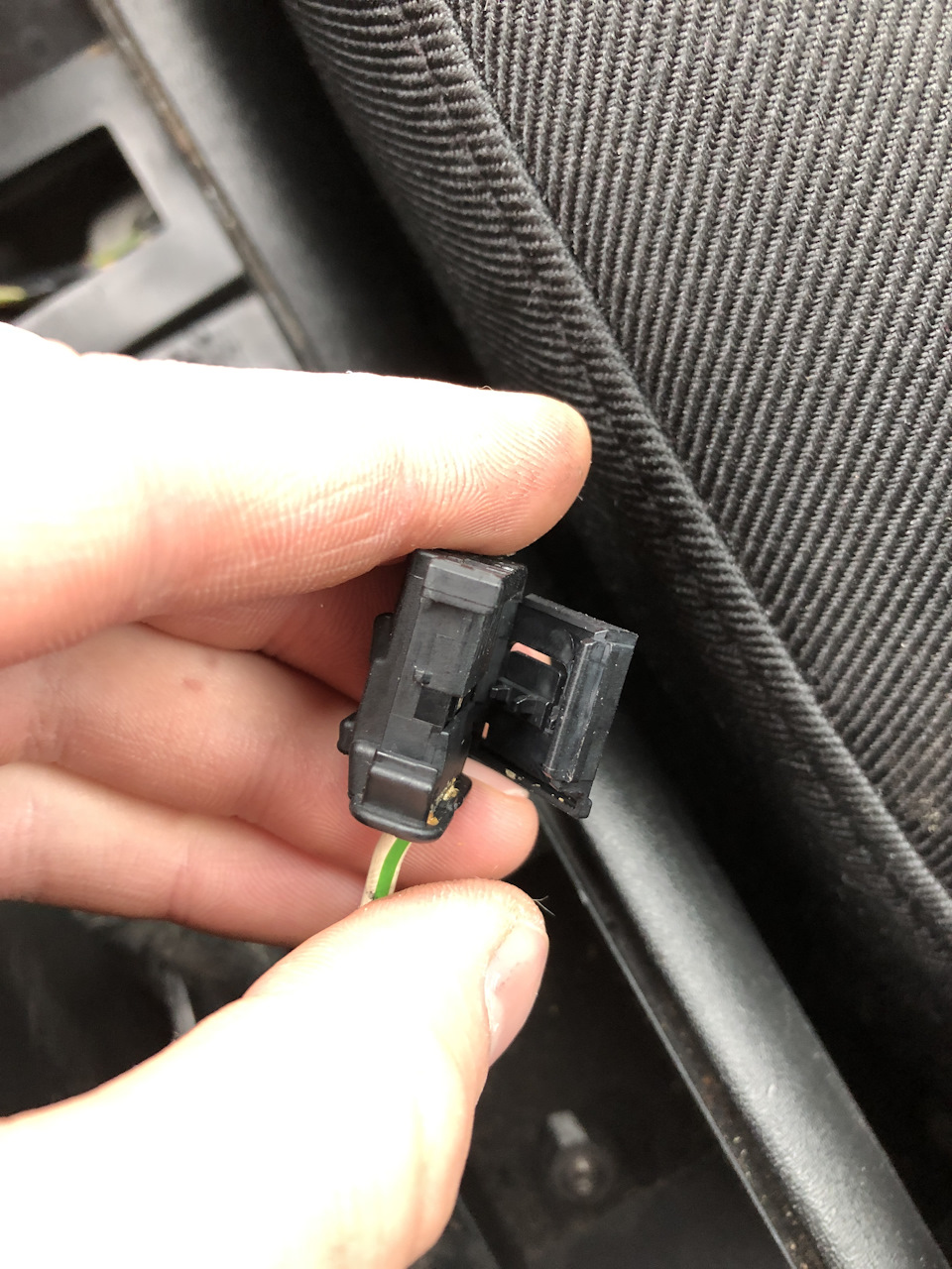 Заміна розетки на 12В, установка USB, розпинання. 3