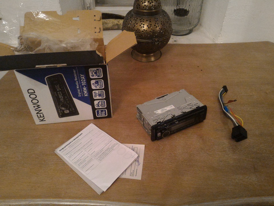 Розпакування Kenwood KMM-102AY 2