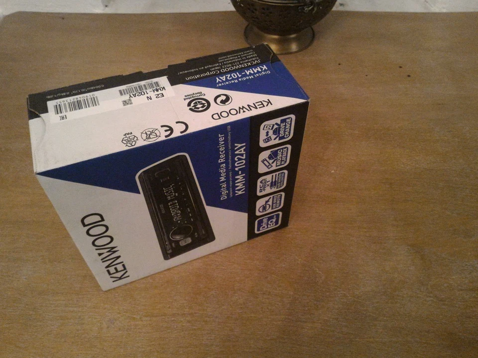 Розпакування Kenwood KMM-102AY