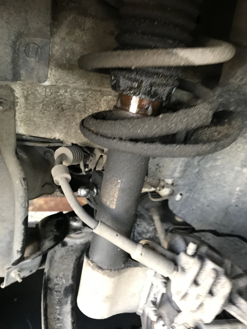 Які передні амортизатори вибрати для Citroen C4 B7 1.6 HDi 90?