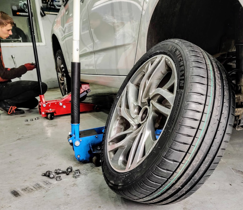 Купив тапки на літо Michelin Sport Pilot 4 225/45 ZR17 2