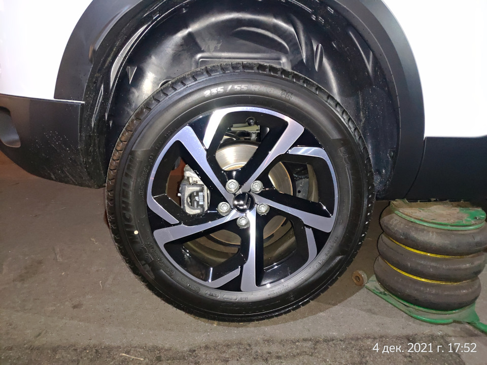На якій гумі виїхав із салону - Michelin Latitude Tour HP 235/55 R18 100V 1