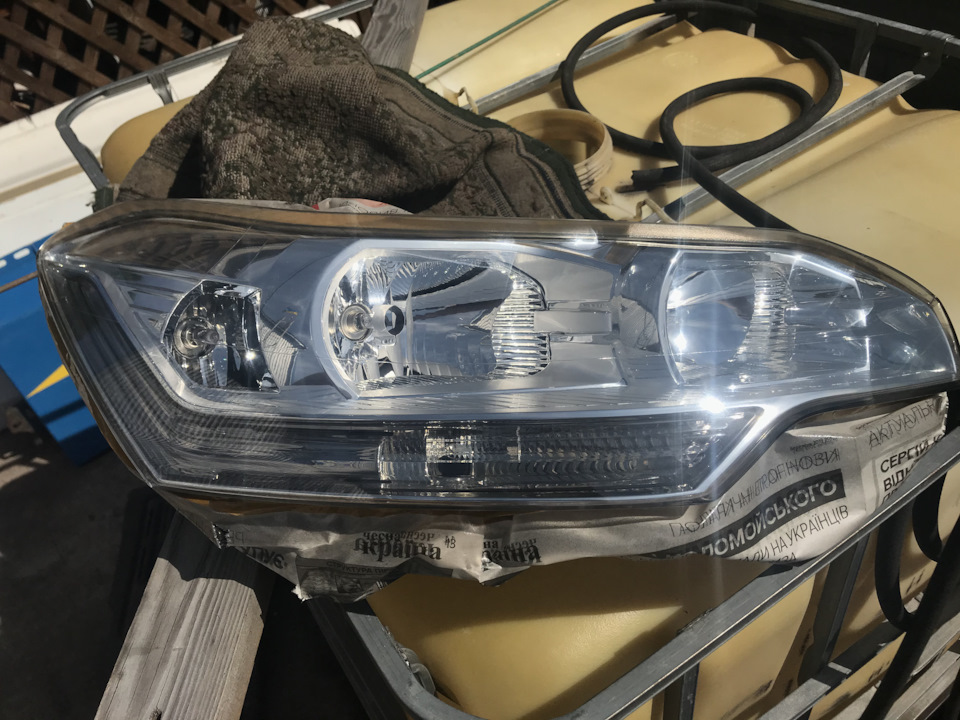 Поліровка фар Citroen C5 4