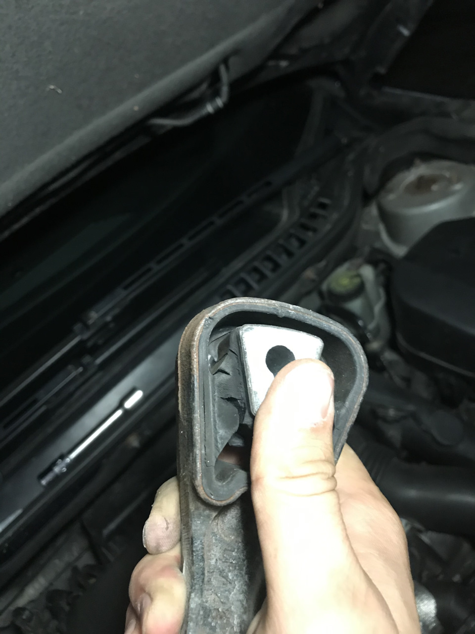 Заміна подушки двигун Citroen C5 1.6HDI 3