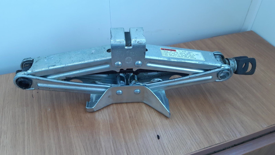 Чи підійде такий домкрат на с5? 1