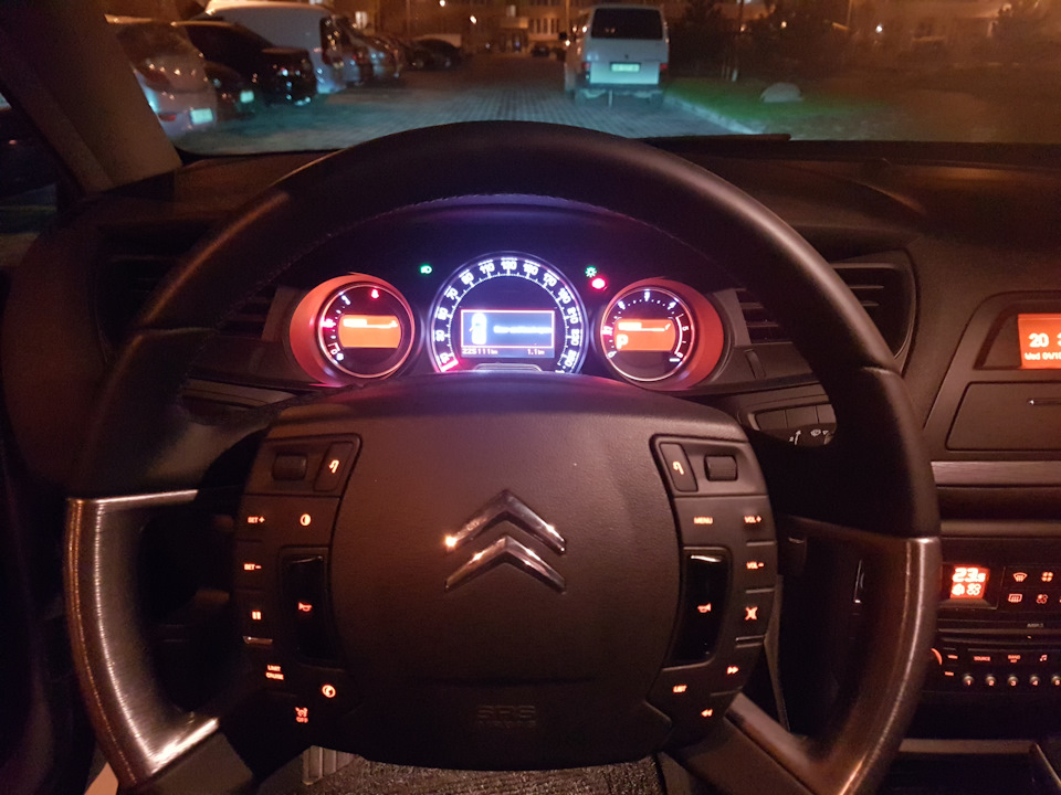 Порівняння Peugeot 508sw та Citroen C5 Tourer 1