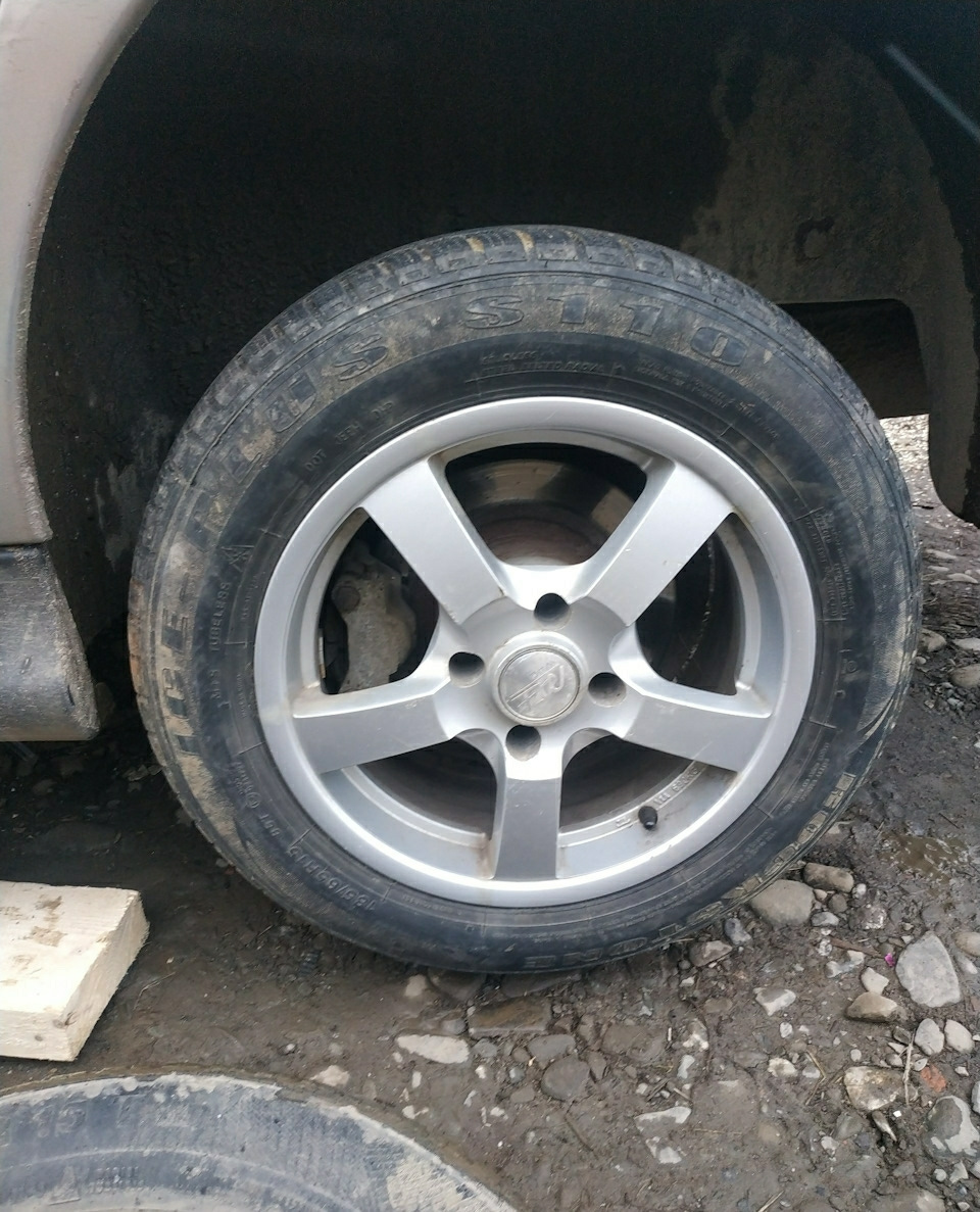 Японські литі диски Raze R15 4x108 3