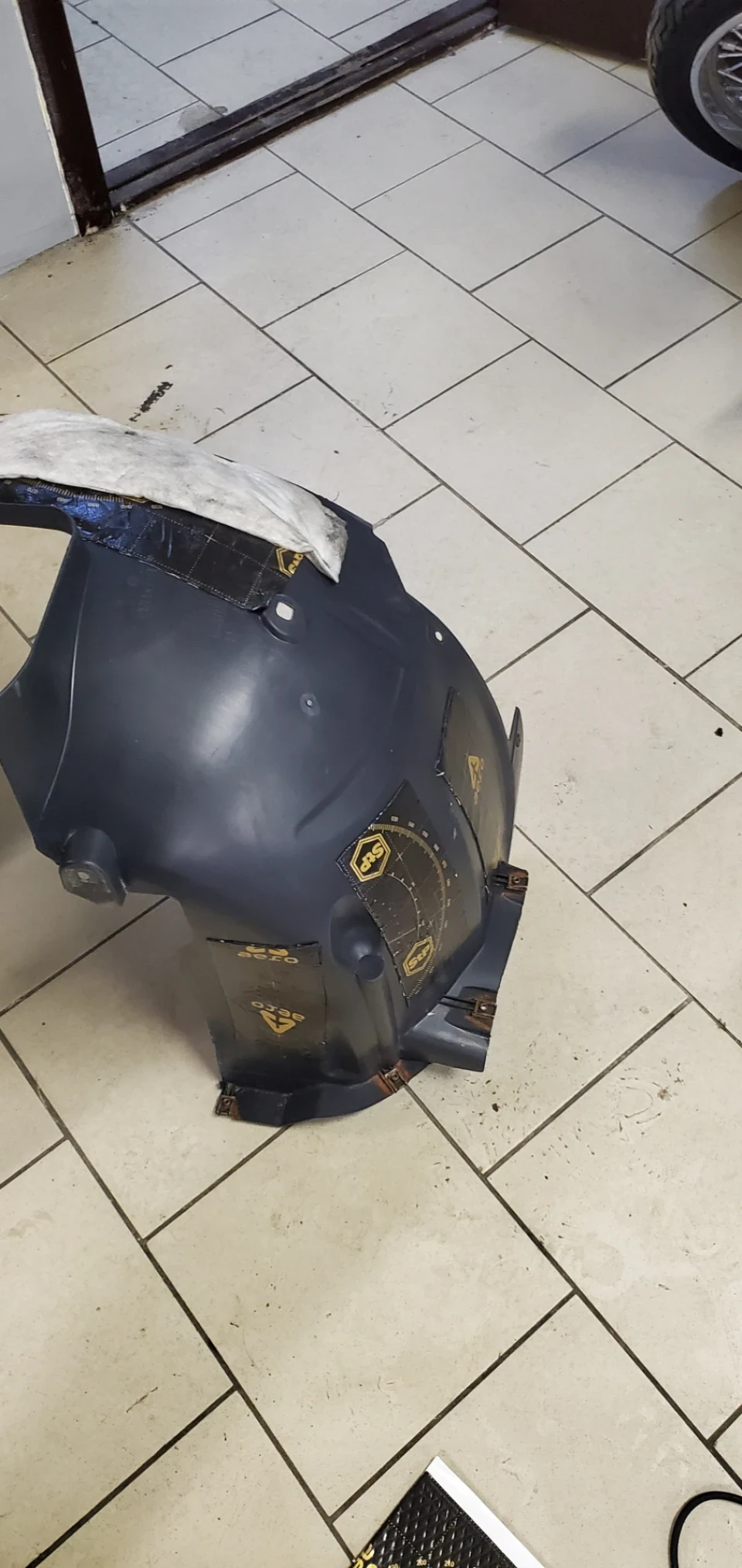 Шумо вібро ізоляція зовнішньої частини арок, підкрилок