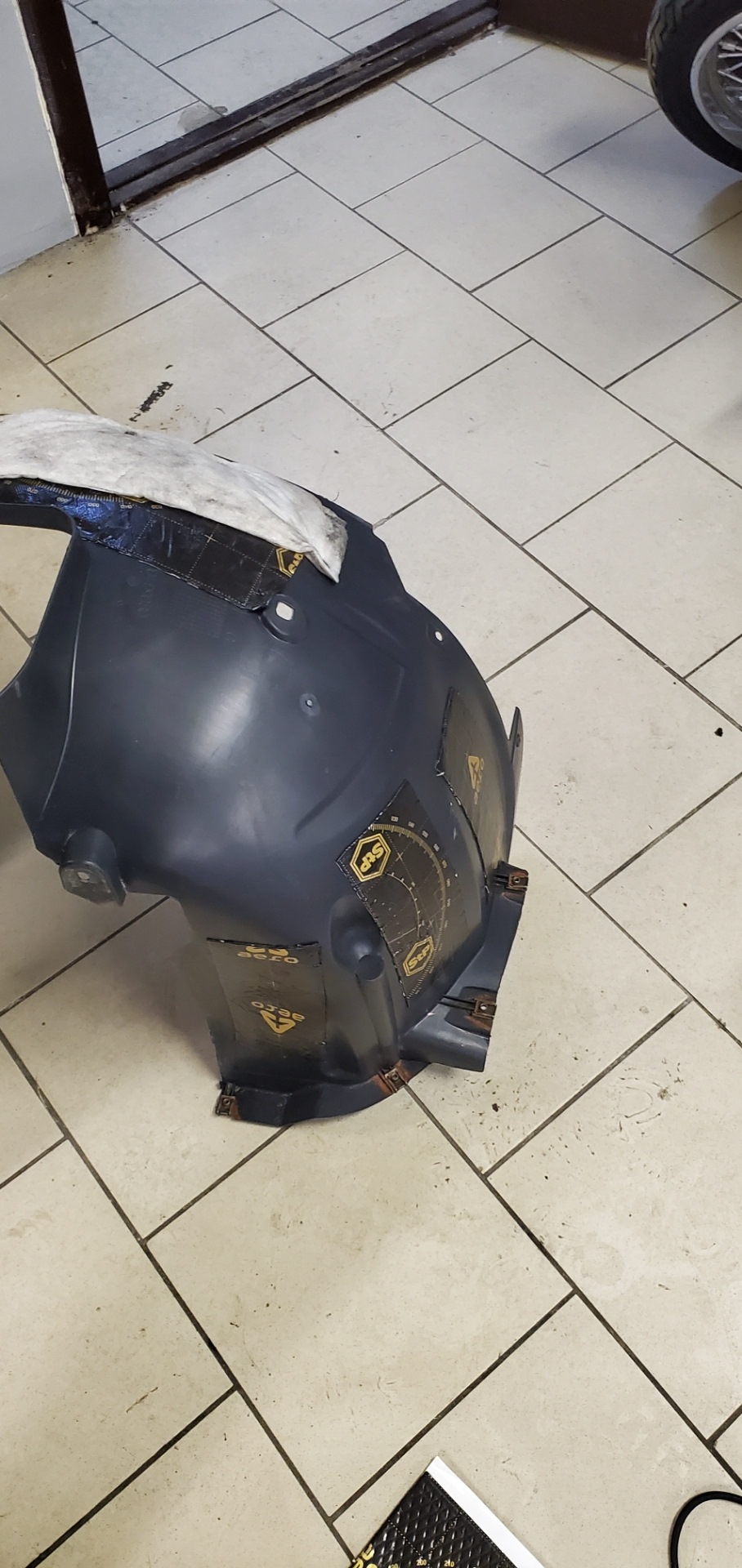 Шумо вібро ізоляція зовнішньої частини арок, підкрилок 1