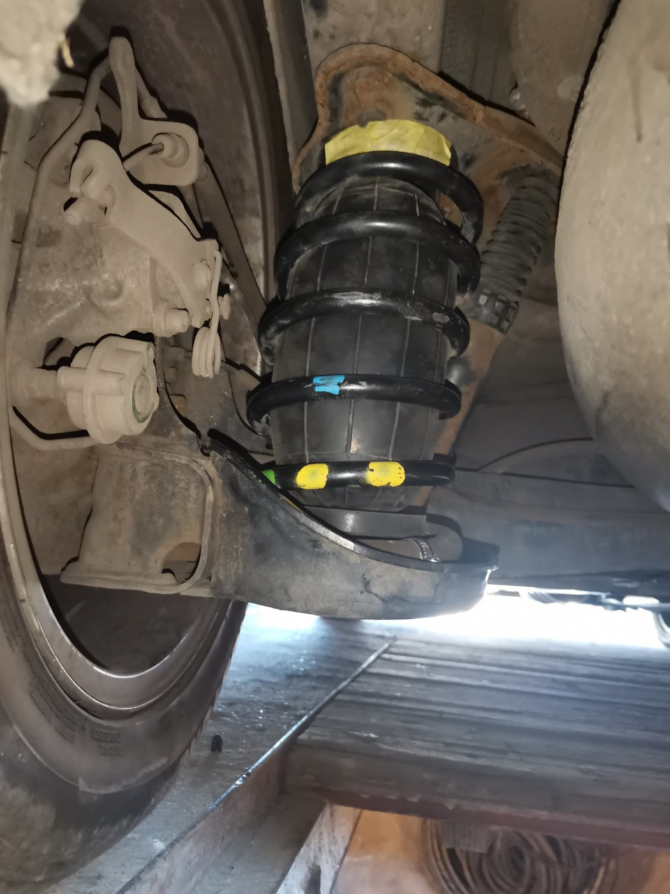 Пневмобалони в пружини Citroen C4 Grand Picasso 4