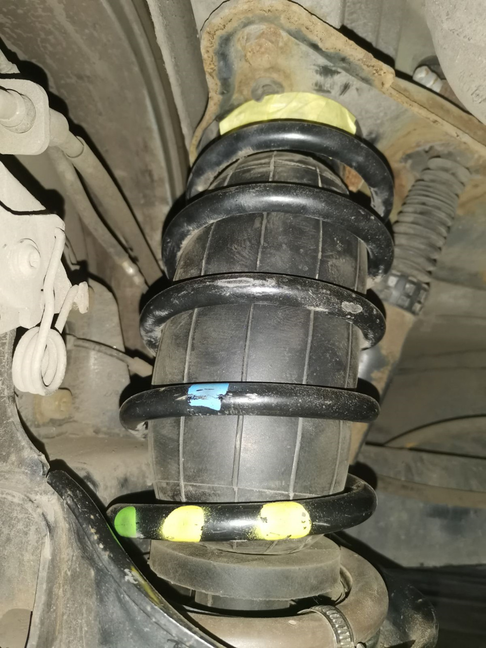 Пневмобалони в пружини Citroen C4 Grand Picasso 3