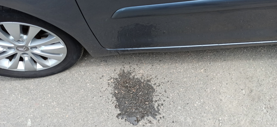 Вода у водійських дверях 1