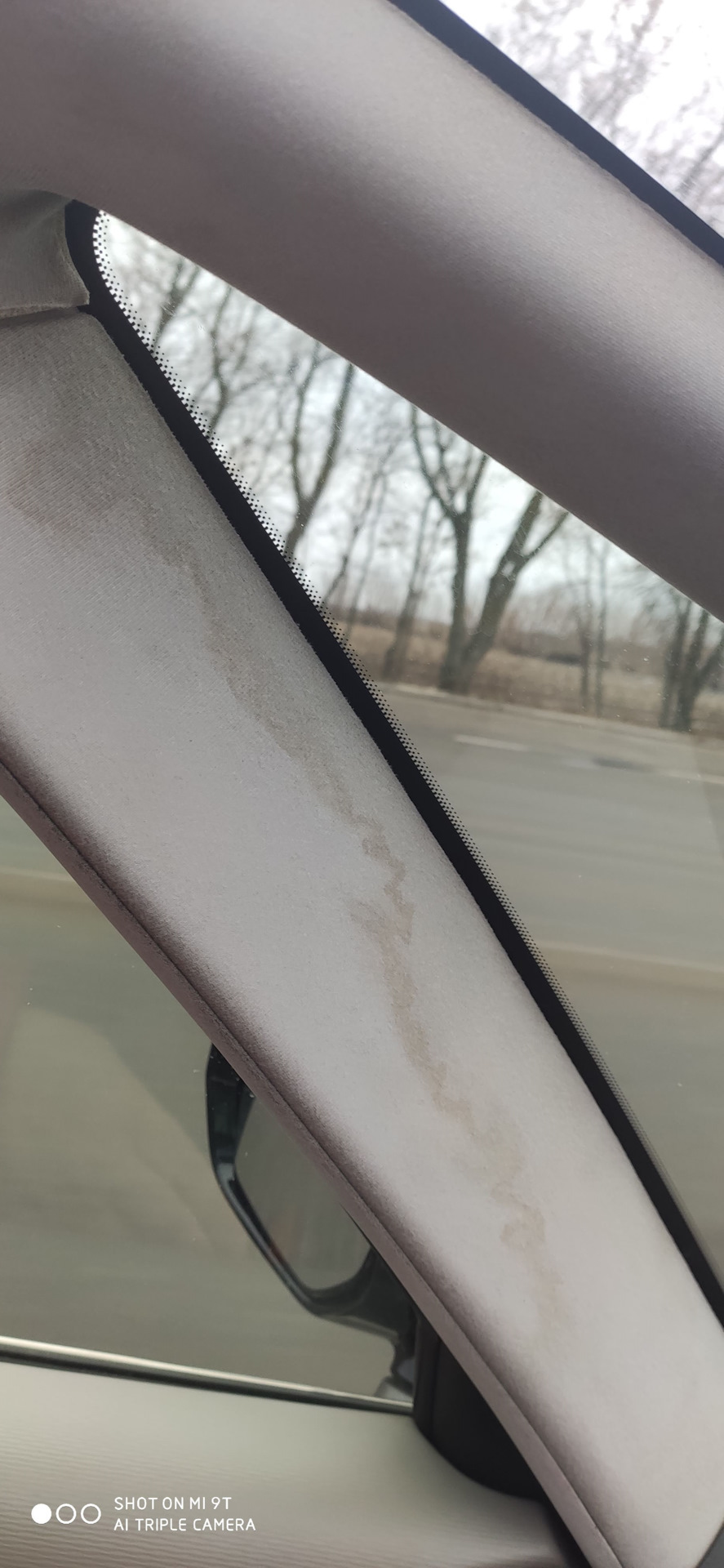 Вода у передніх стійках після дрібного дощу 2