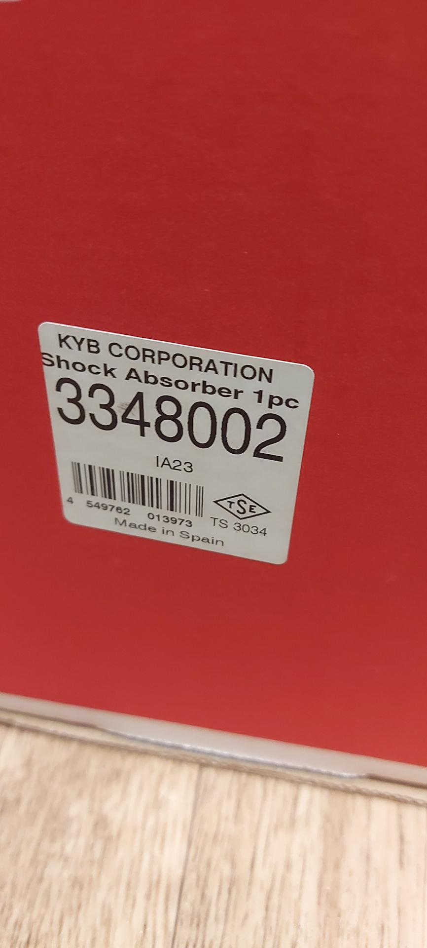 Різні характеристики на новій парі амортизаторів KYB 2