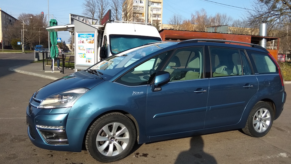 Продав свою міні яхту... 1