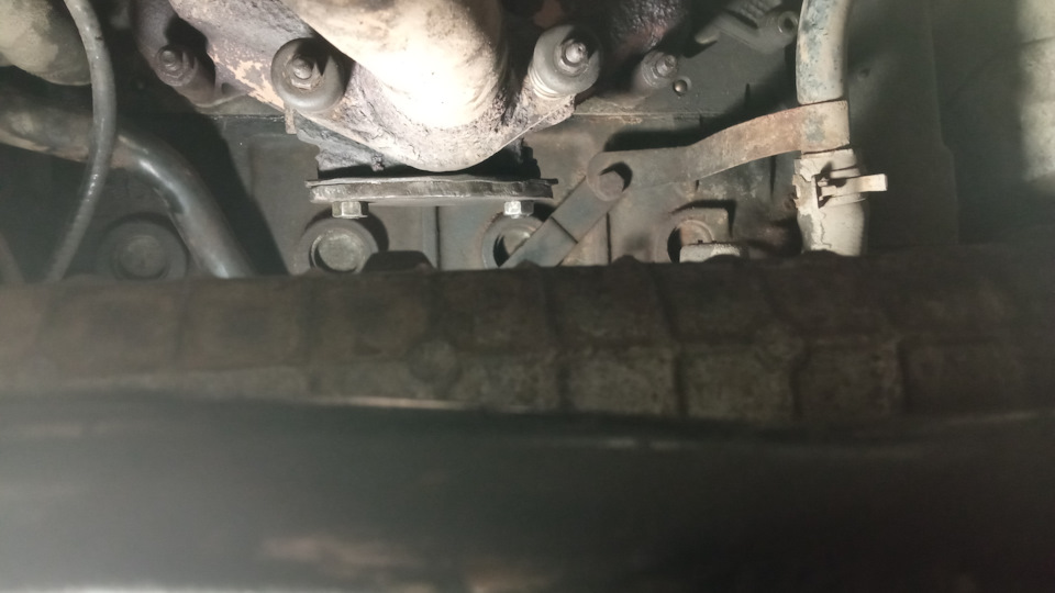 Заміна полум'ягасника на двигуні D9B 1