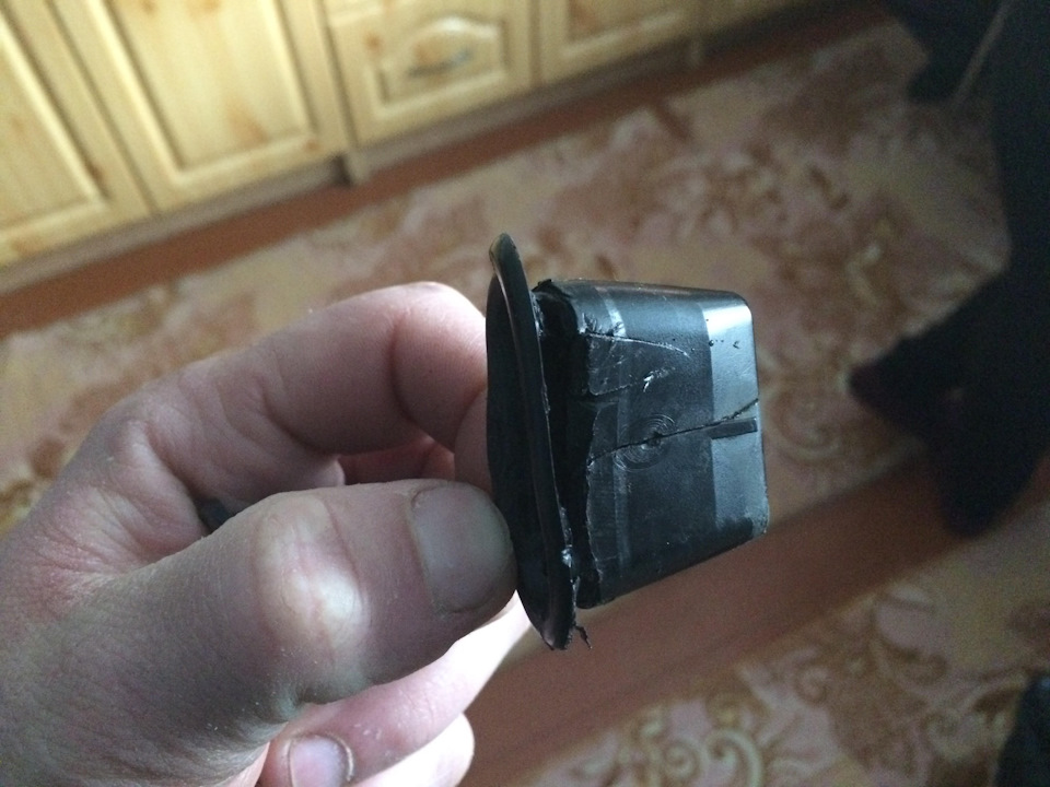 Дрібничка, втулка розсувних дверей 1