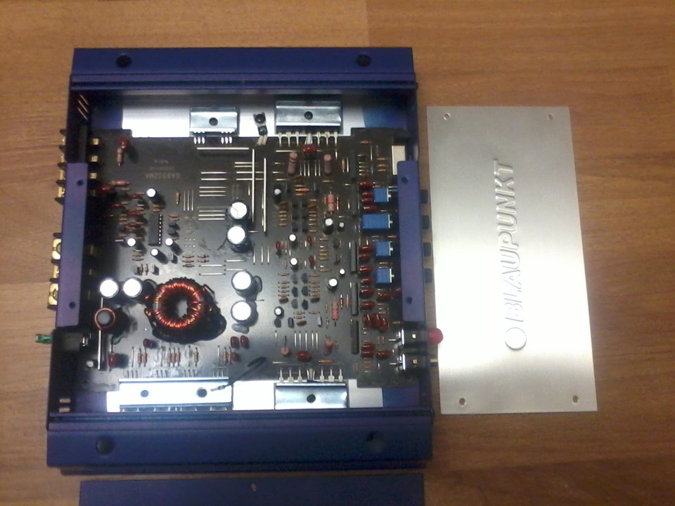 Новий підсилювач Blaupunkt GTA 270 3