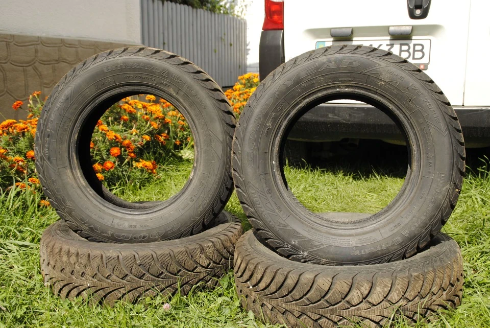 Продам зимову гуму Goodyear Ultra Grip Extreme 175.70.13 (ПРОДАНО)
