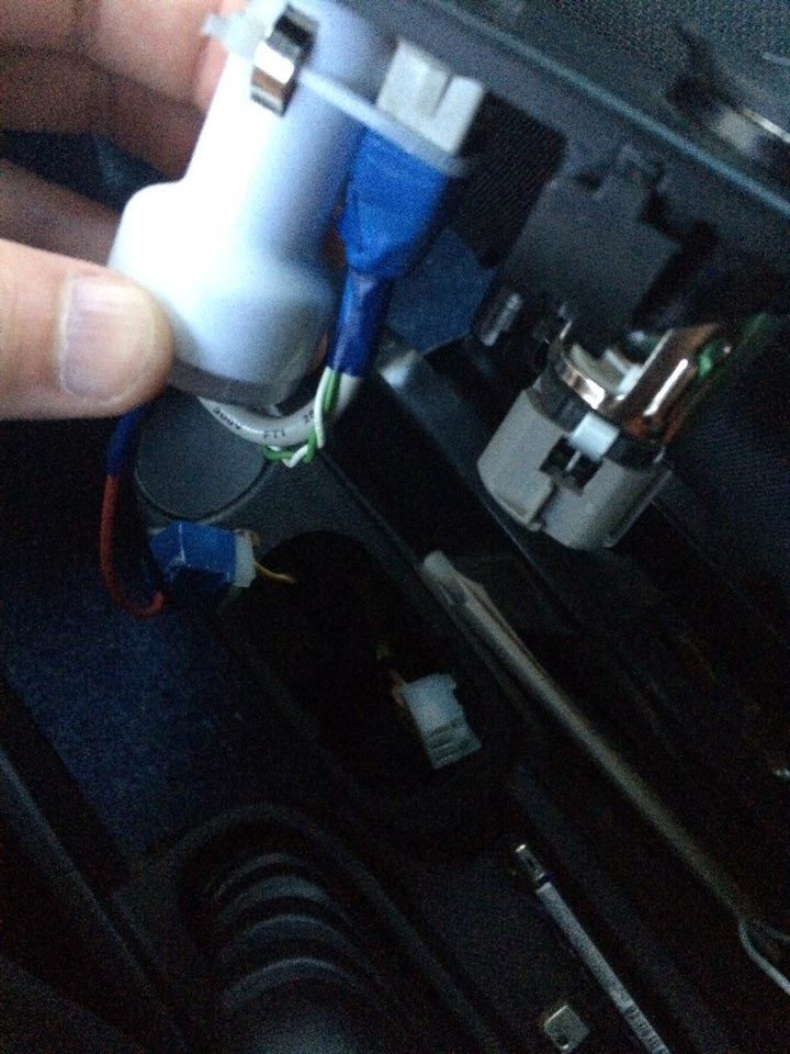 Встановлення USB в салон. 2