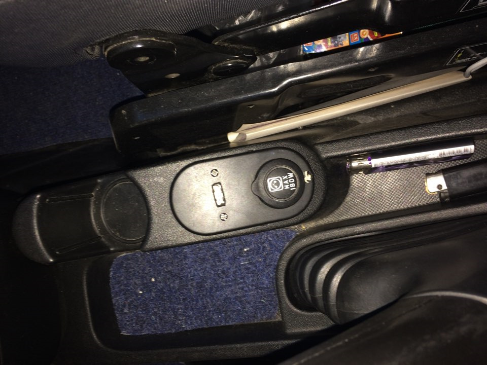 Встановлення USB в салон. 4