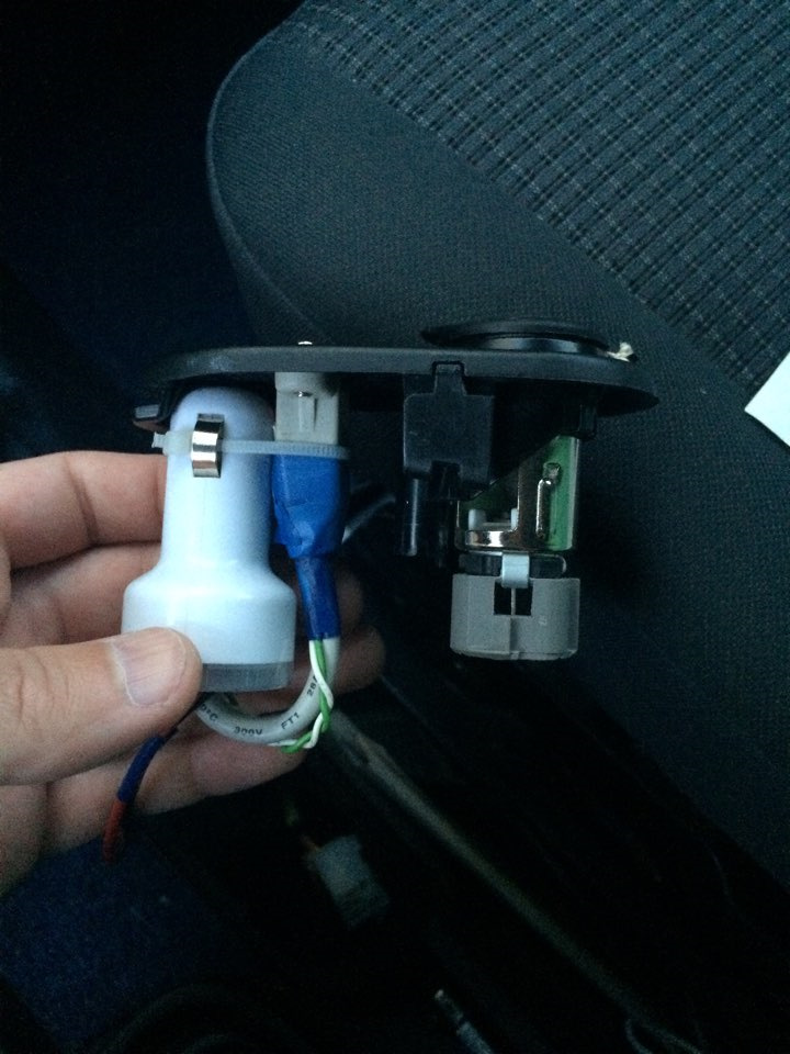 Встановлення USB в салон. 1