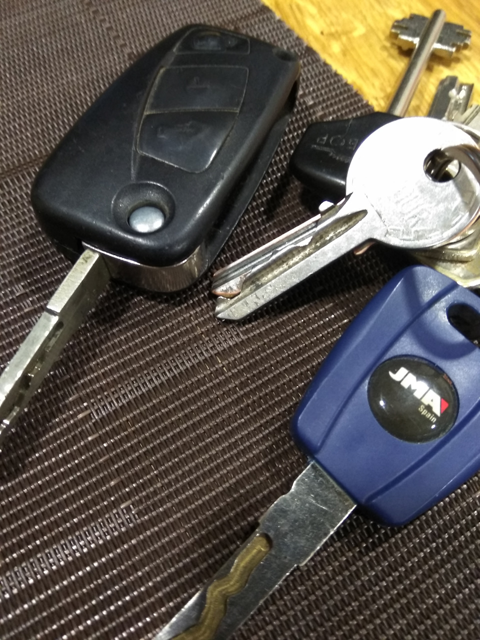 HELP: горить іммобілайзер, машина не заводиться 1
